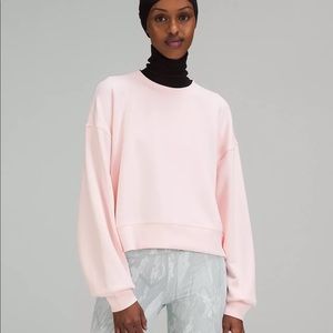 Lululemon Perfectly Oversized Cropped Crew 
Softstreme -strawberry milkshake